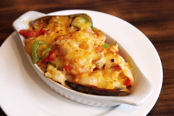 Bake Seafood on Rice in Lobster Sauce 龍蝦汁焗海鮮飯